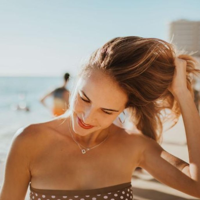 Sol, Sal e Cloro: Como Salvar o Teu Cabelo nas Férias